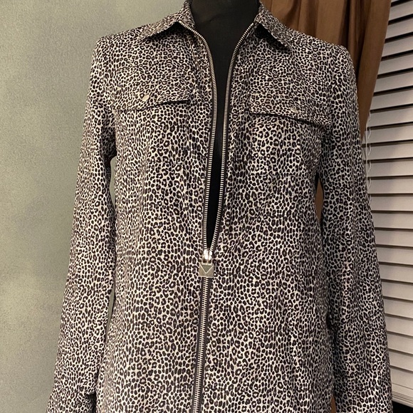 Michael Kors Roll-Tab Front Zip Cheetah Print Top - Picture 3 of 11
